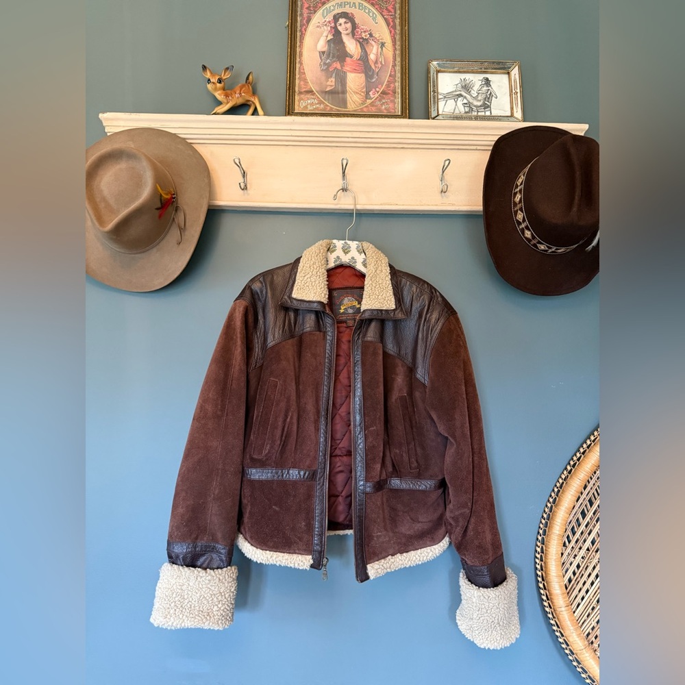 Vintage 80s Adventure bound Wilsons Aviator Shearling Leather Bomber Jacket med.